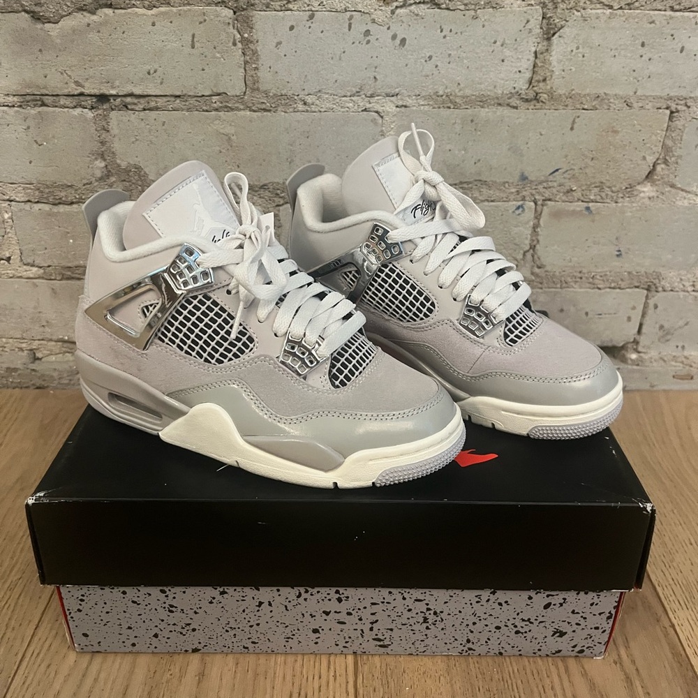 Nike Air Jordan 4 frozen moments Sneakers new with tags size W5